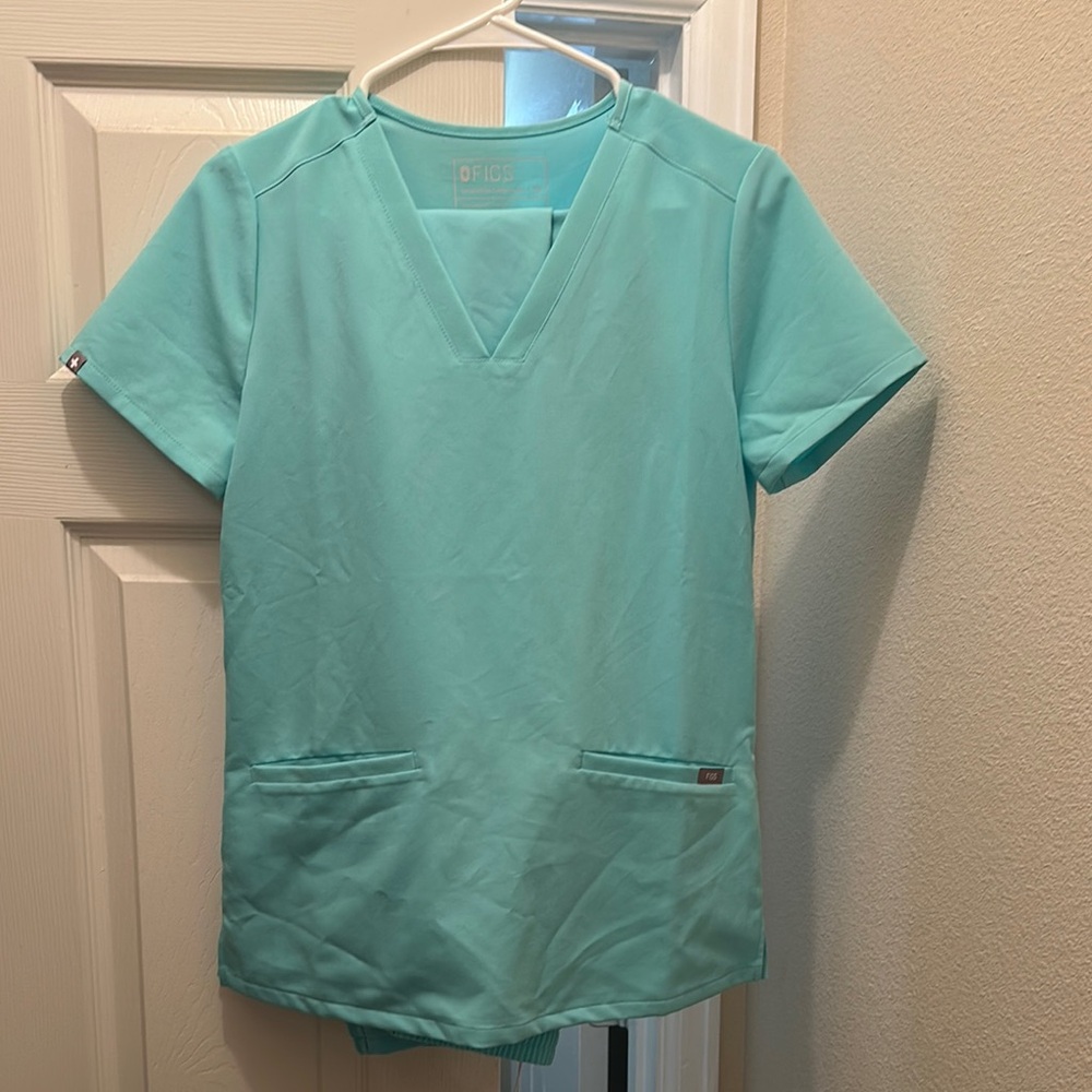 Women's Aqua V-Neck scrub set